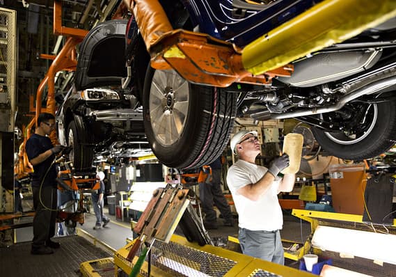 U.S. manufacturers expand at slowest pace in 15 months as business confidence wanes, IHS Markit finds