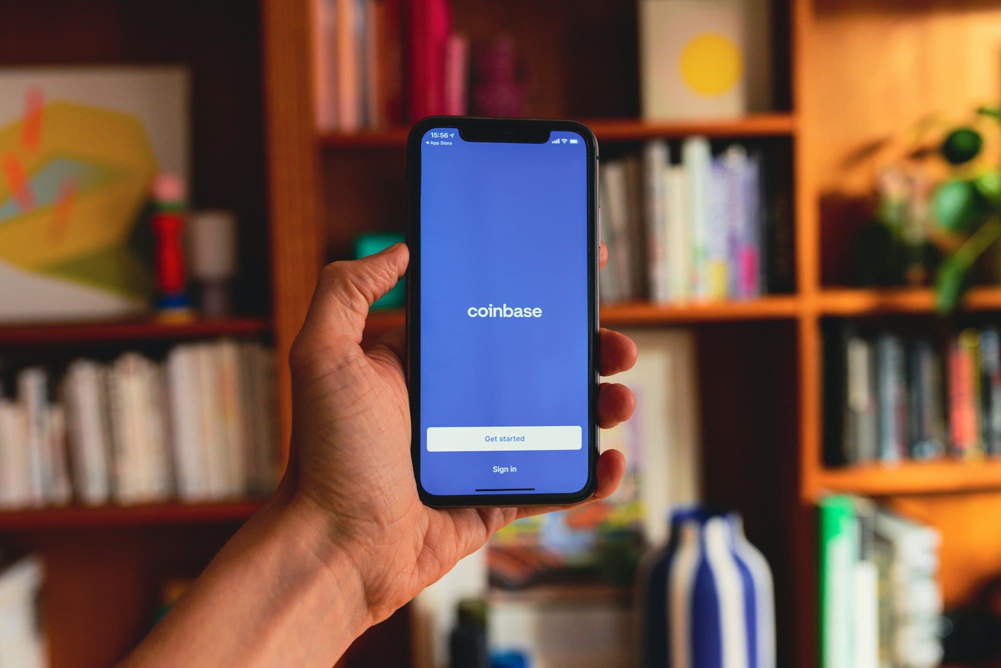Coinbase Faces Analyst Downgrade as Crypto Volatility Weighs on Stock Valuation cover