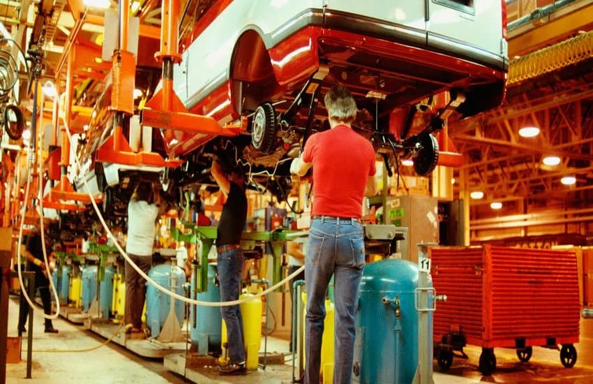 General Motors (GM) Leverages Hyundai Tie-Up & China Batteries To Fuel EV Ambitions cover