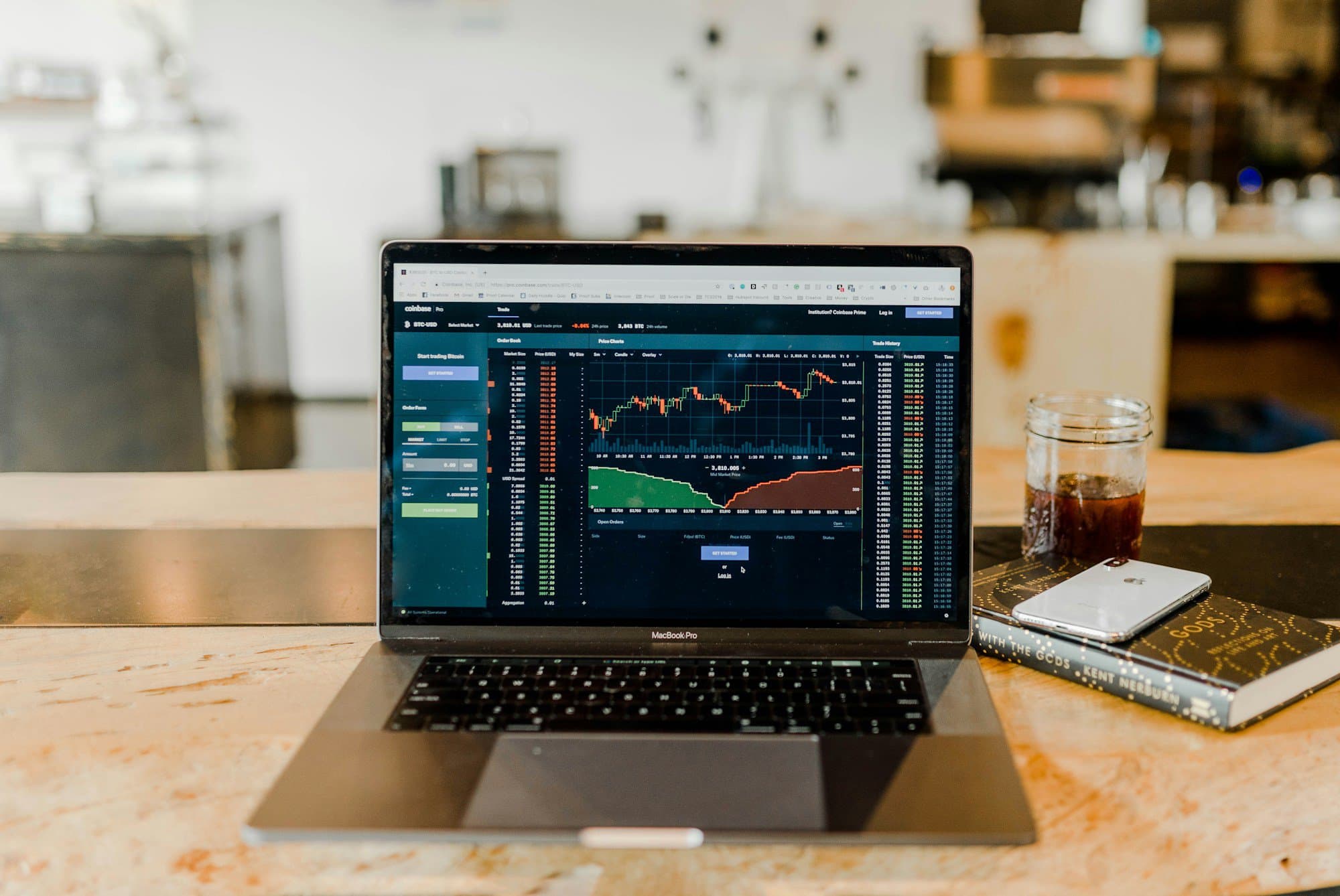 Stock Market Today: S&P 500 and Nasdaq Edge Higher on Earnings Optimism, Apple Leads the Charge cover