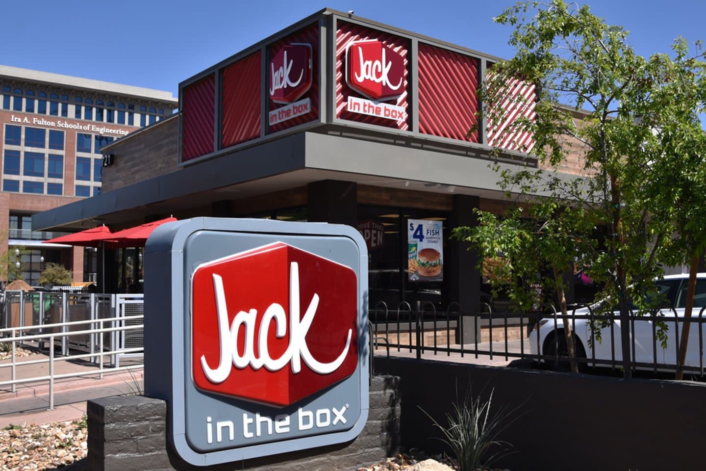 Jack In The Box Stock Tanks After Del Taco Fire Sale – What Investors Need To Know cover