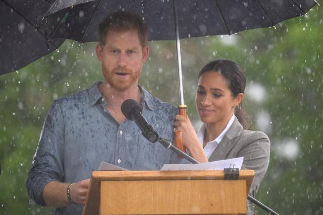 https://shortlist.imgix.net/app/uploads/2018/10/19101529/prince-harry-spoke-out-about-mental-health-and-you-should-listen-crop-1539940624-2048x1365.jpg?w=1640&h=1&fit=max&auto=format%2Ccompress