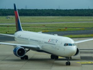 Delta Cuts Profit Forecast, Triggering Turbulence in the Travel Sector cover