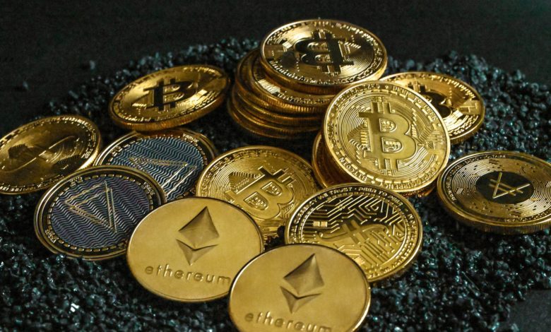 Crypto Stocks Surge as Trump’s Executive Order Opens 401(k) Plans to Alternative Assets cover