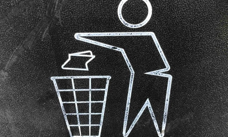 litter signage